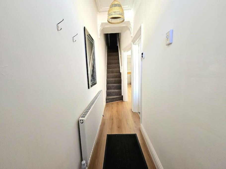 Entire House, Waterloo, Free Street Parking Villa Exterior photo